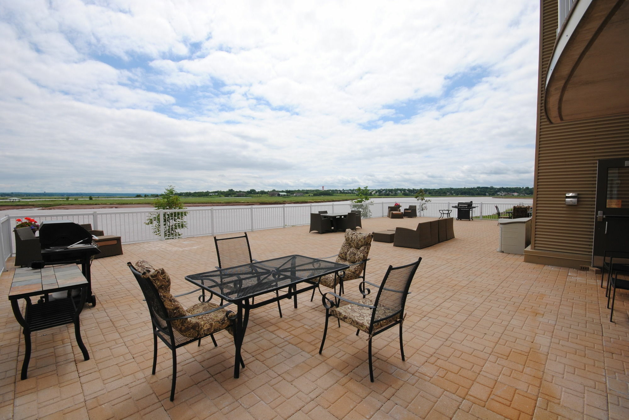 Premiere Suites Moncton Exterior foto